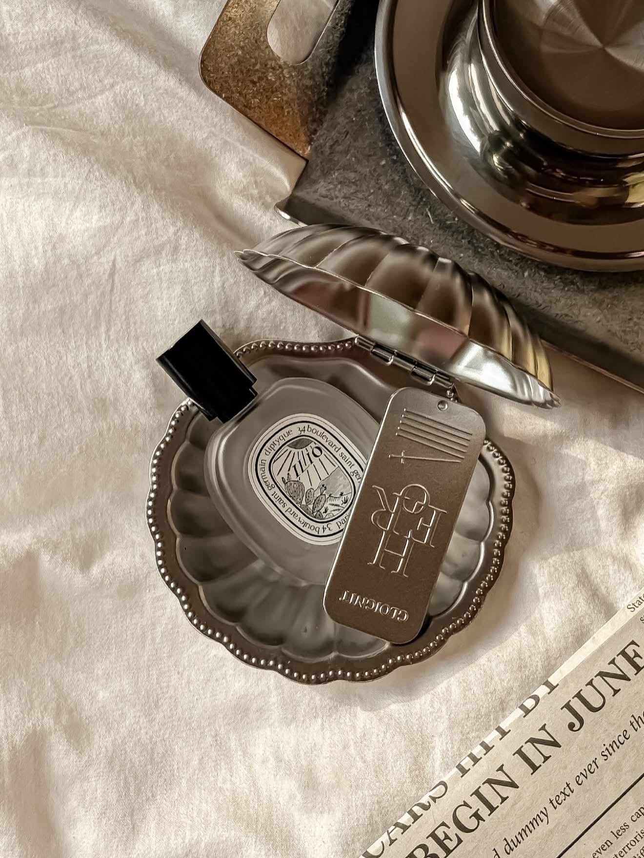 Vintage Shell-Shaped
Silver Trinket Case