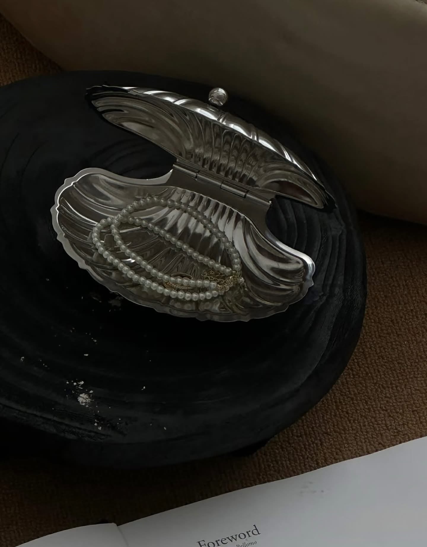 Vintage Shell-Shaped
Silver Trinket Case