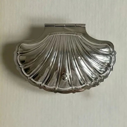 Vintage Shell-Shaped
Silver Trinket Case